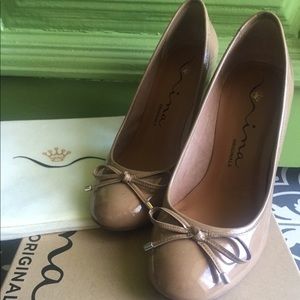 Nina Dynasty Pump in Toast Size 7